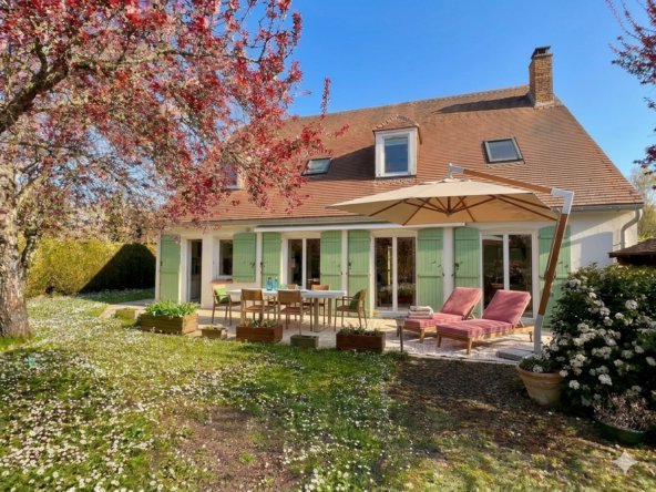 House in Montfort-l'Amaury, Ile-de-France, France 1 - 16539451