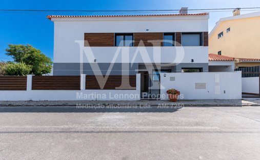 House in Algueirao-Mem Martins, Lisbon, Portugal 1