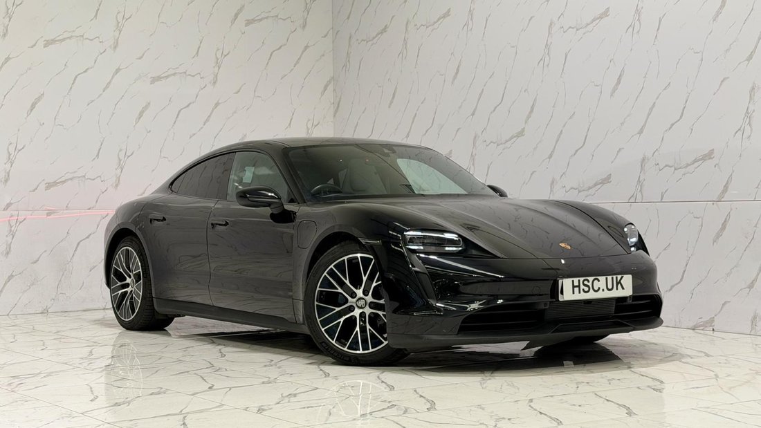 Sedan in Ruislip, United Kingdom 1 - 18131459