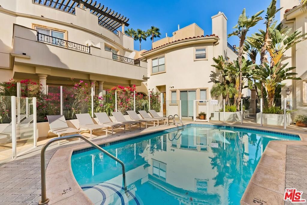 Condo in Los Angeles, California, United States 2 - 17841548