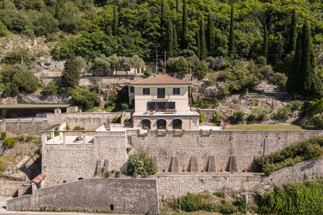 Villa in Torri del Benaco, Veneto, Italy 2 - 18278756