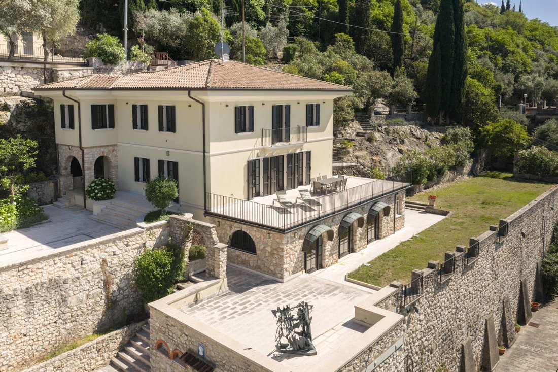 Villa in Torri del Benaco, Veneto, Italy 1 - 18278756
