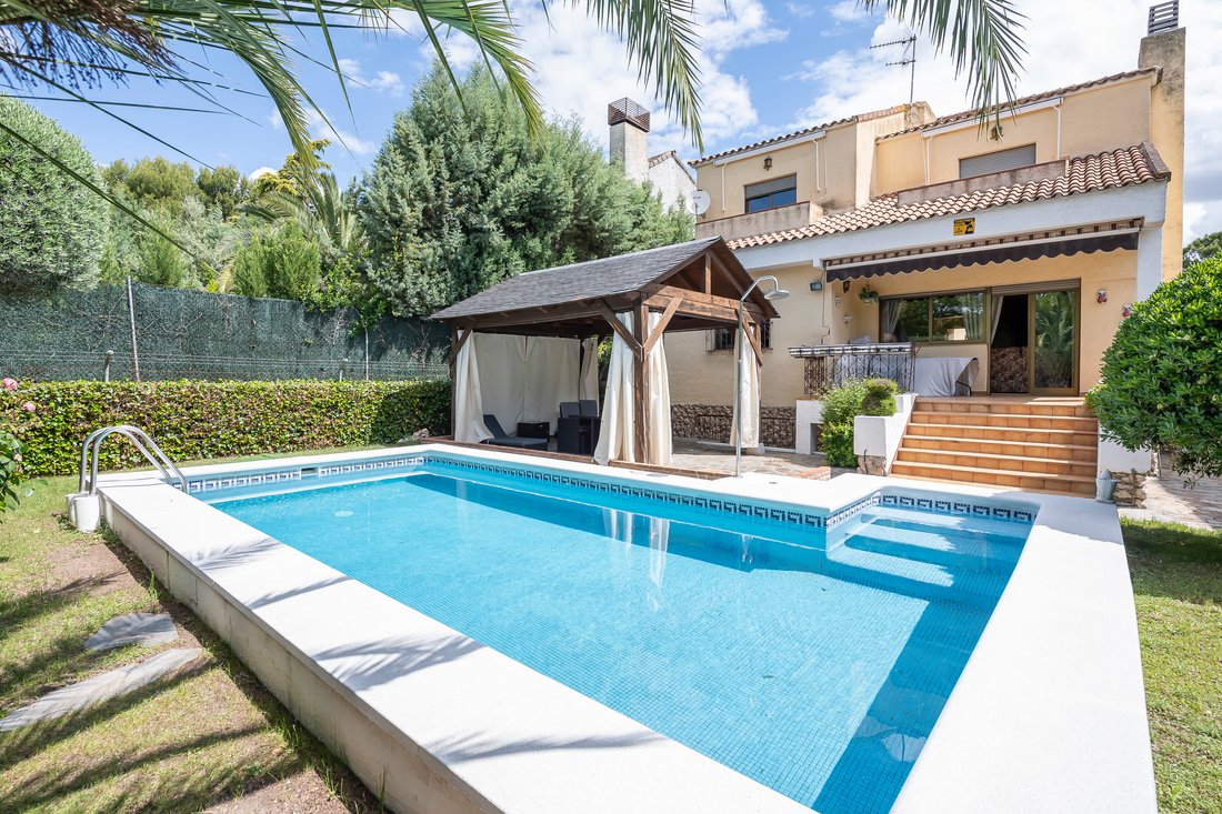Villa in Rivas-Vaciamadrid, Comunidad de Madrid, Spain 1 - 18235199