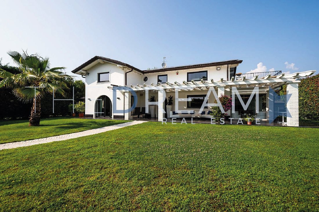 Villa in Pietrasanta, Tuscany, Italy 3 - 18235196
