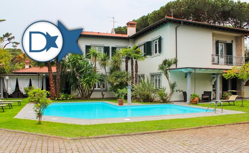 Villa in Vittoria Apuana, Forte dei Marmi, Tuscany 1