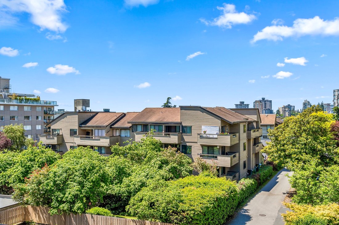 Apartment in West Vancouver, British Columbia, Canada 3 - 18236963