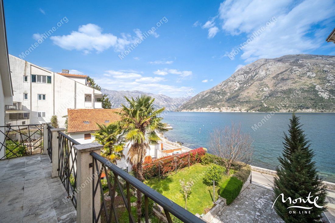 Villa in Donji Stoliv, Kotor Municipality, Montenegro 1 - 17346769