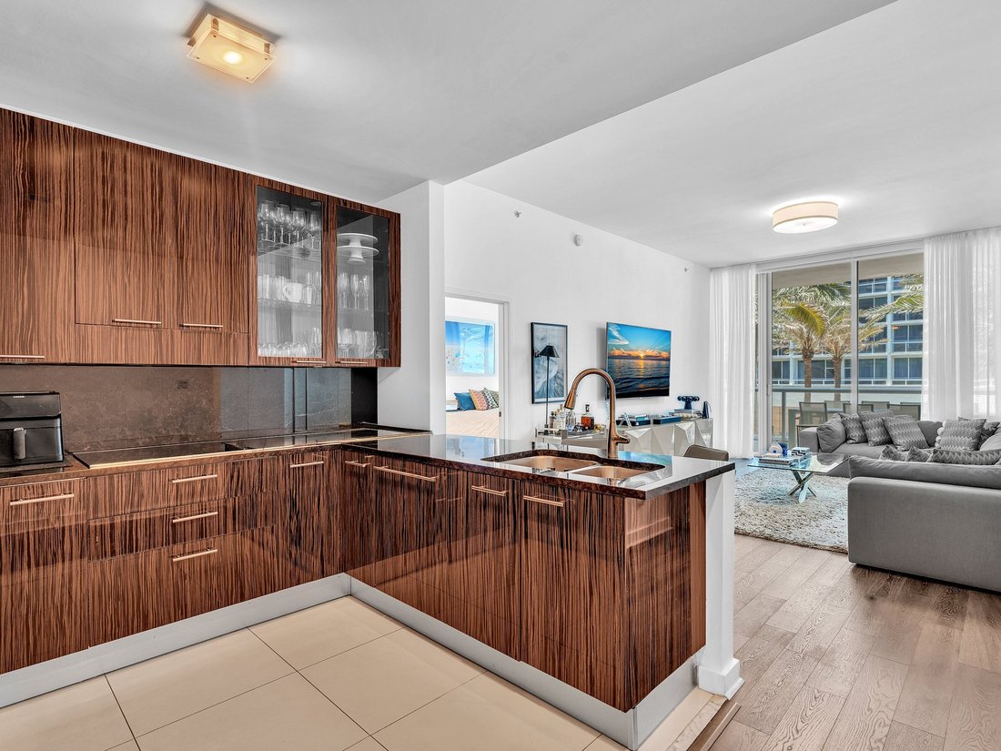 Condo in Miami Beach, Florida, United States 5 - 18238345