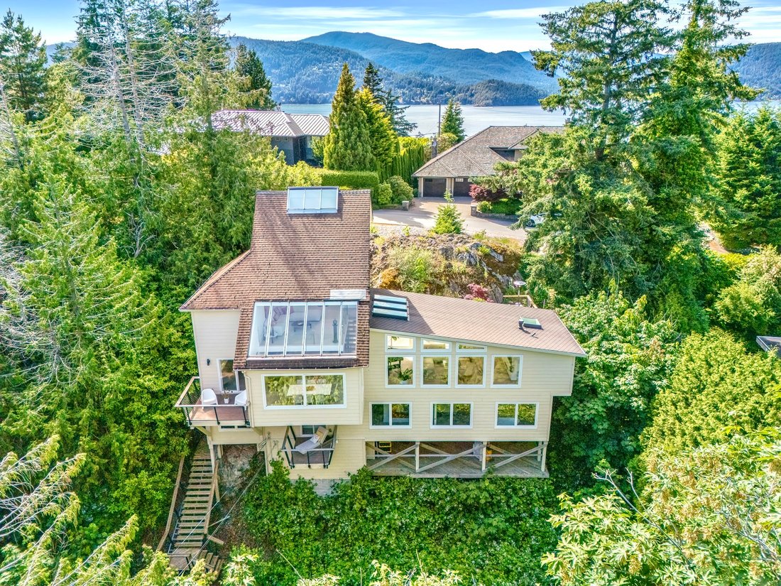 House in West Vancouver, British Columbia, Canada 1 - 18236716