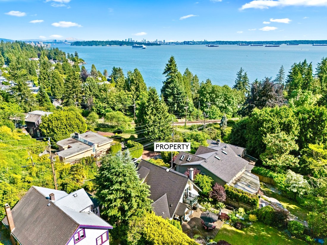House in West Vancouver, British Columbia, Canada 2 - 18236543