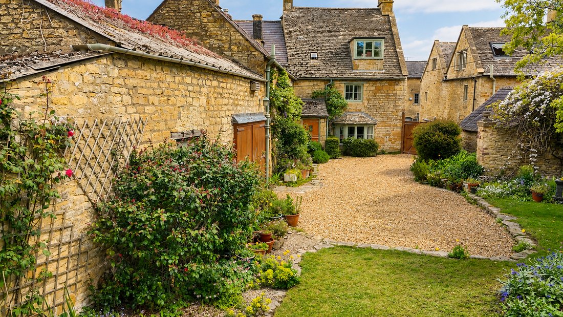 House in Moreton, England 1 - 18237421