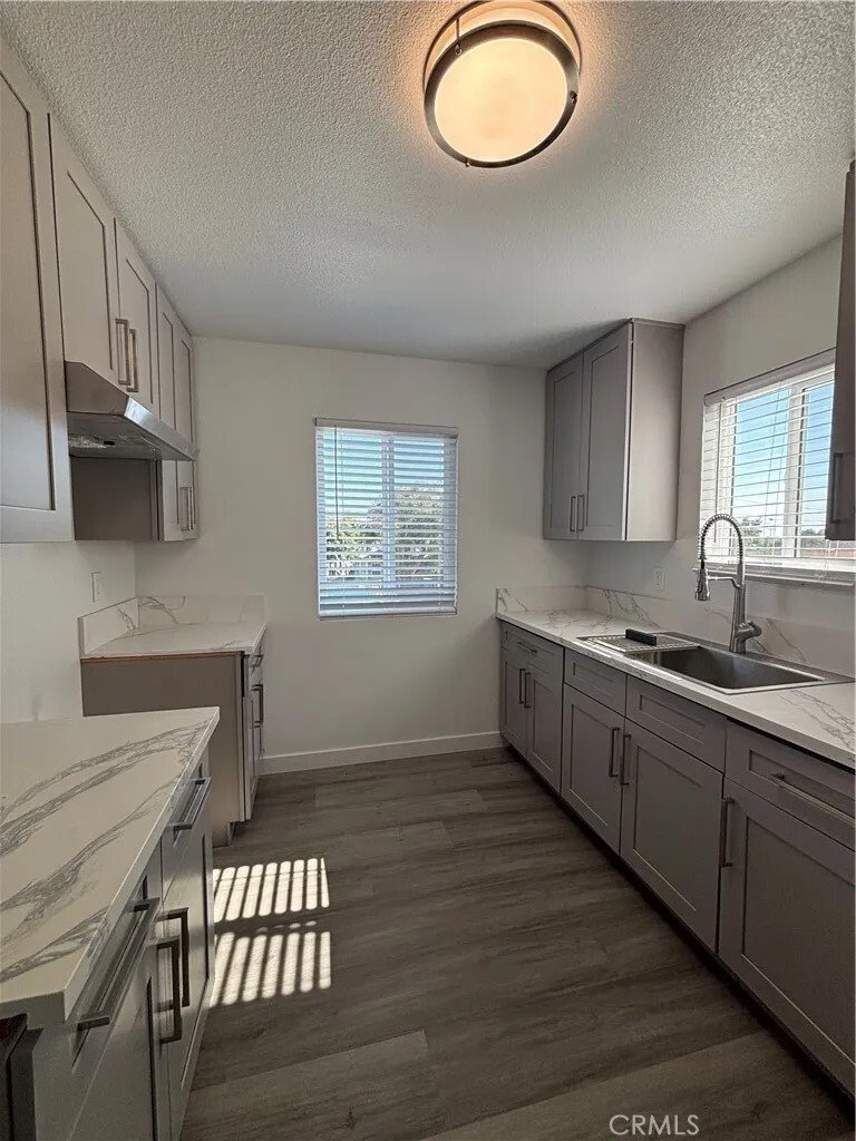 Santa Ana, California, United States 5 - 18245131