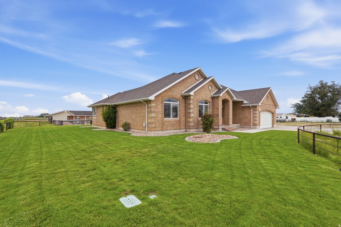 House in Hooper, Utah, United States 2 - 18243018