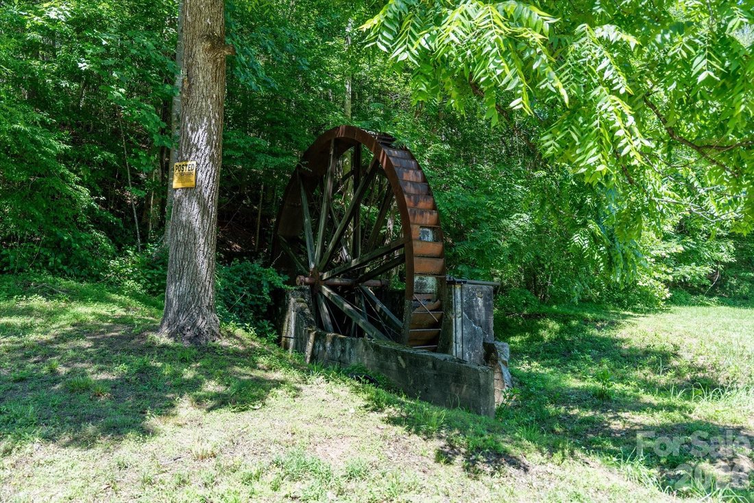 House in Mill Spring, North Carolina, United States 3 - 18242526