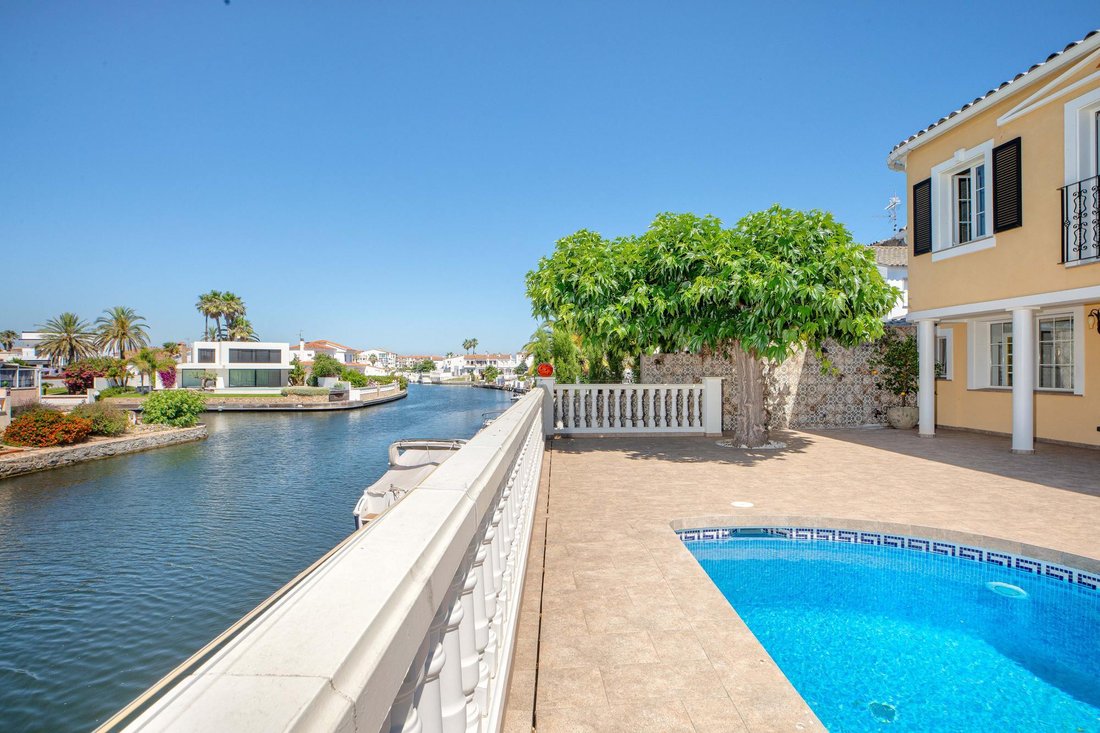 Villa in Empuriabrava, Catalonia, Spain 3 - 18237185