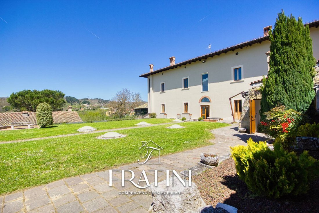 Villa in Montereale, Abruzzo, Italy 1 - 18246470