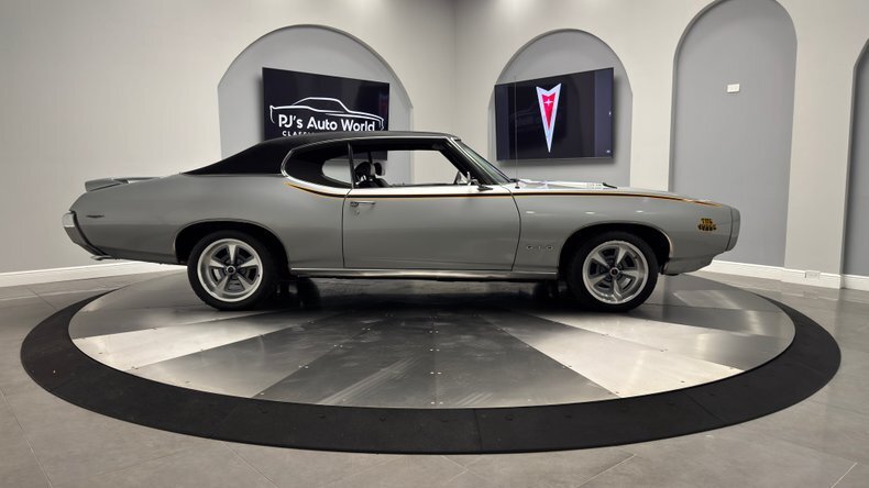 Numbers Matching 400 V8  4-Speed  17” Rally II Wheels! in Clearwater, United States 4 - 18236347