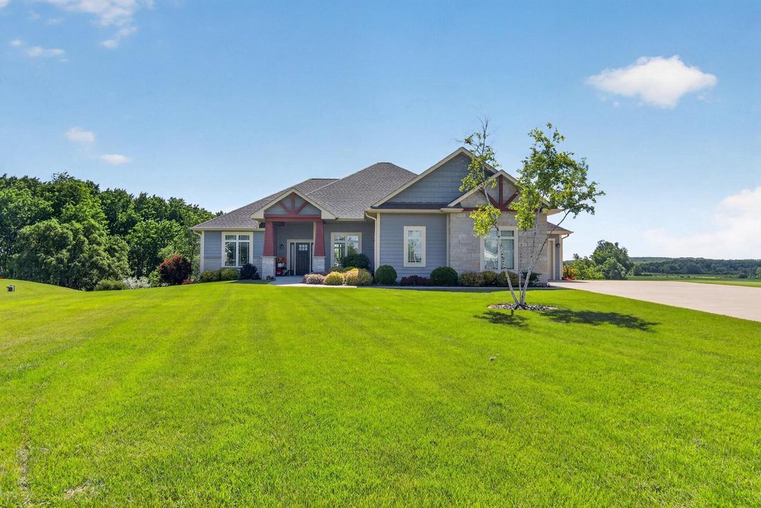 House in West Bend, Wisconsin, United States 1 - 18241701