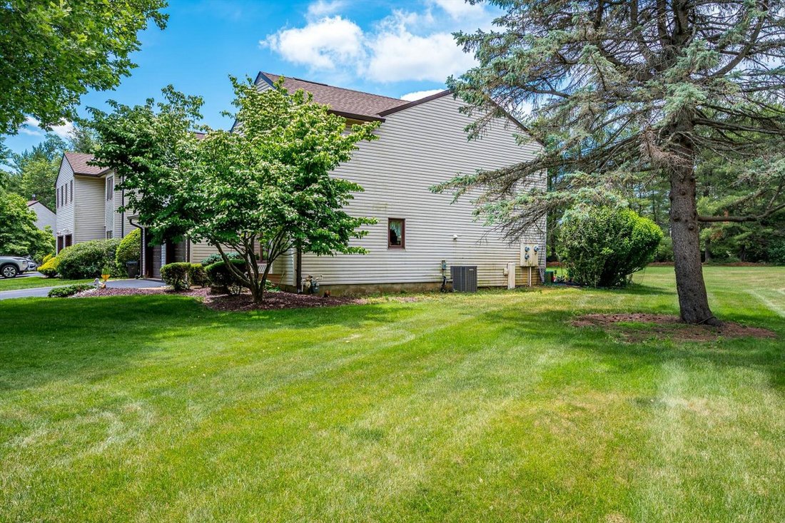 House in Marlboro Township, New Jersey, United States 4 - 18239652