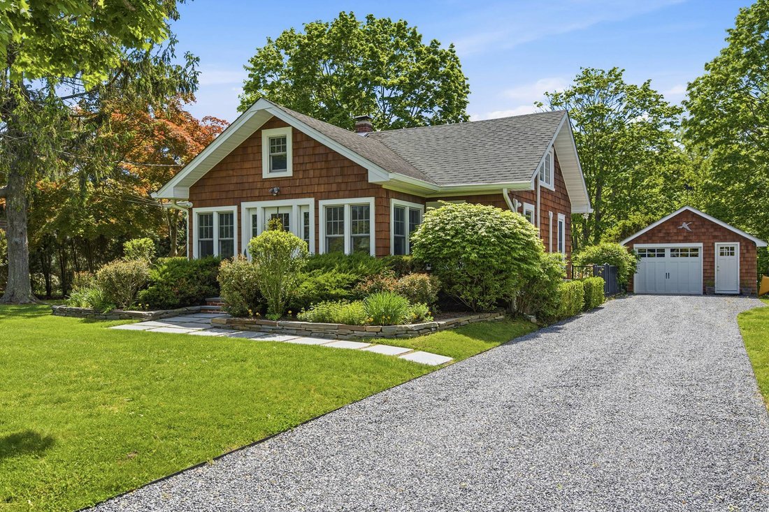 House in East Moriches, New York, United States 1 - 18245029