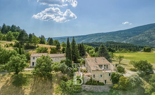Estate in Sault, Provence-Alpes-Côte d'Azur, France 1