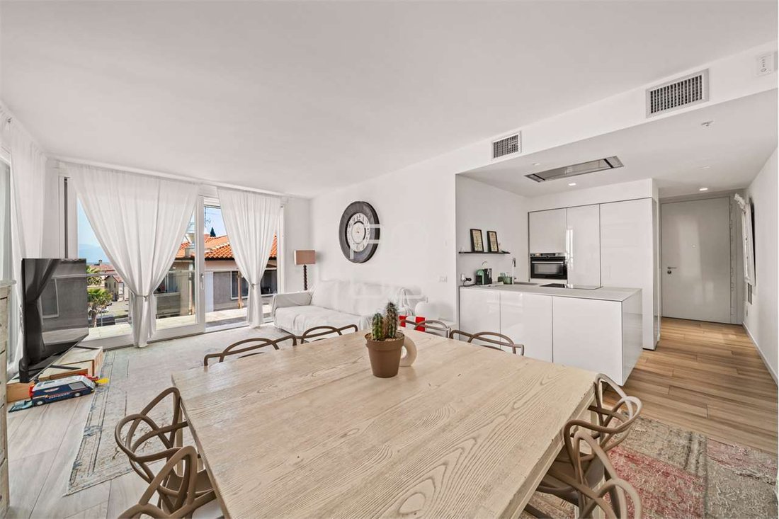 Apartment in Rivoltella, Desenzano del Garda, Lombardy 1 - 12871149