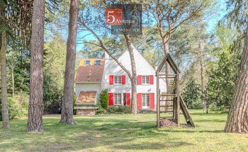 House in Ouest, Lamorlaye, France 1