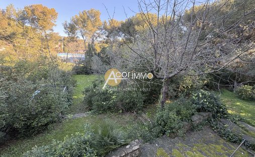 Land in Nord, Sanary-sur-Mer, France 1