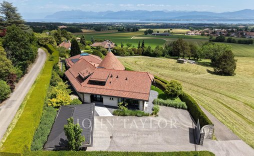 Villa in Givrins, Vaud, Switzerland 1
