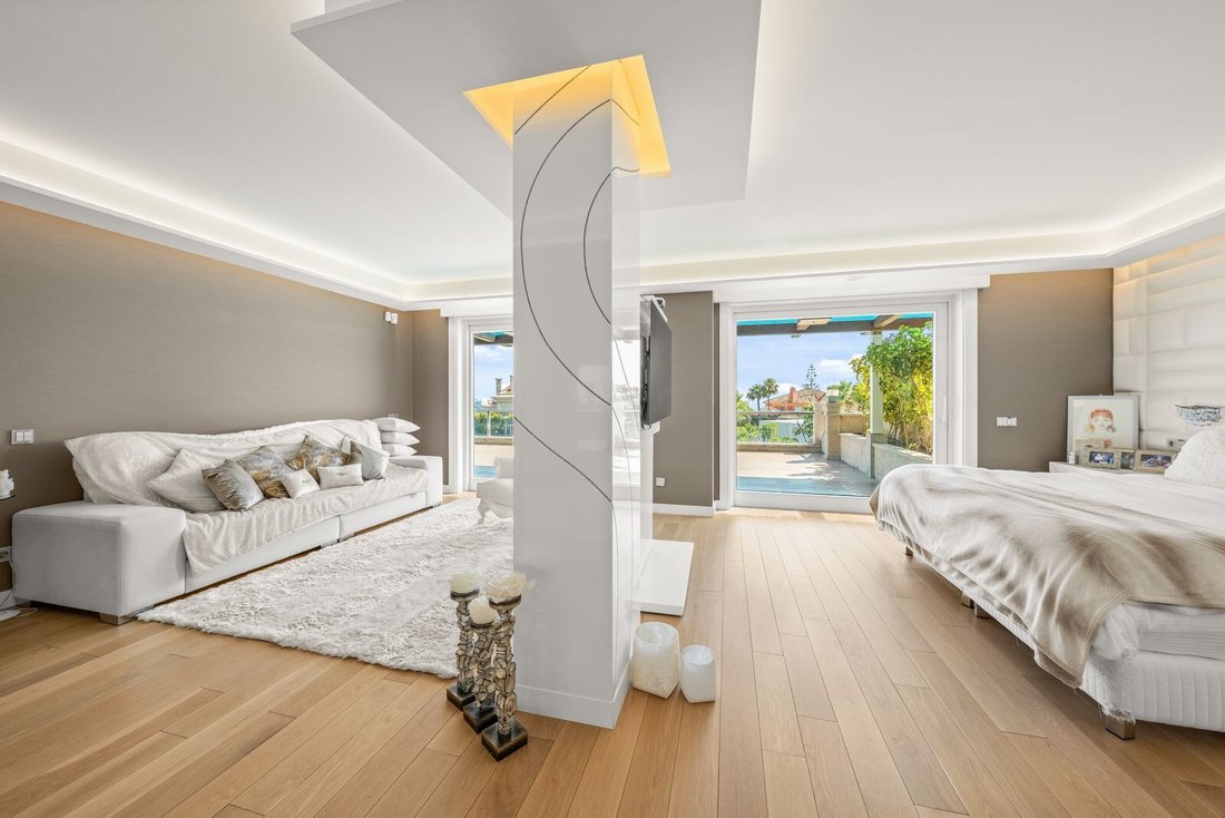 Villa in Marbella, Andalusia, Spain 5 - 18238486