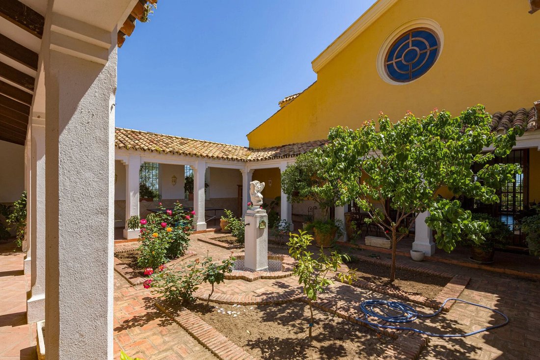 Villa in Benahavis, Andalusia, Spain 5 - 18239033