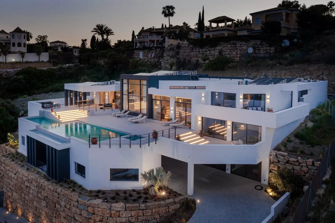 Villa in El Paraíso, Benahavis, Spain 1 - 18237018
