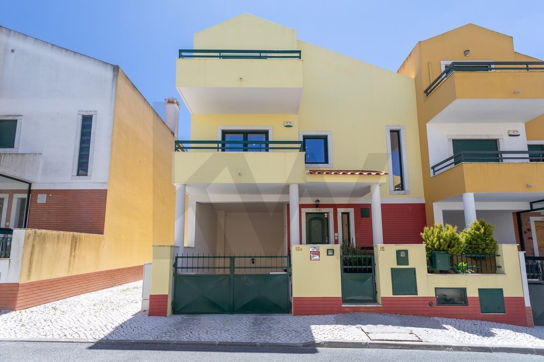 Townhouse in Algueirao-Mem Martins, Lisbon, Portugal 4 - 18242376