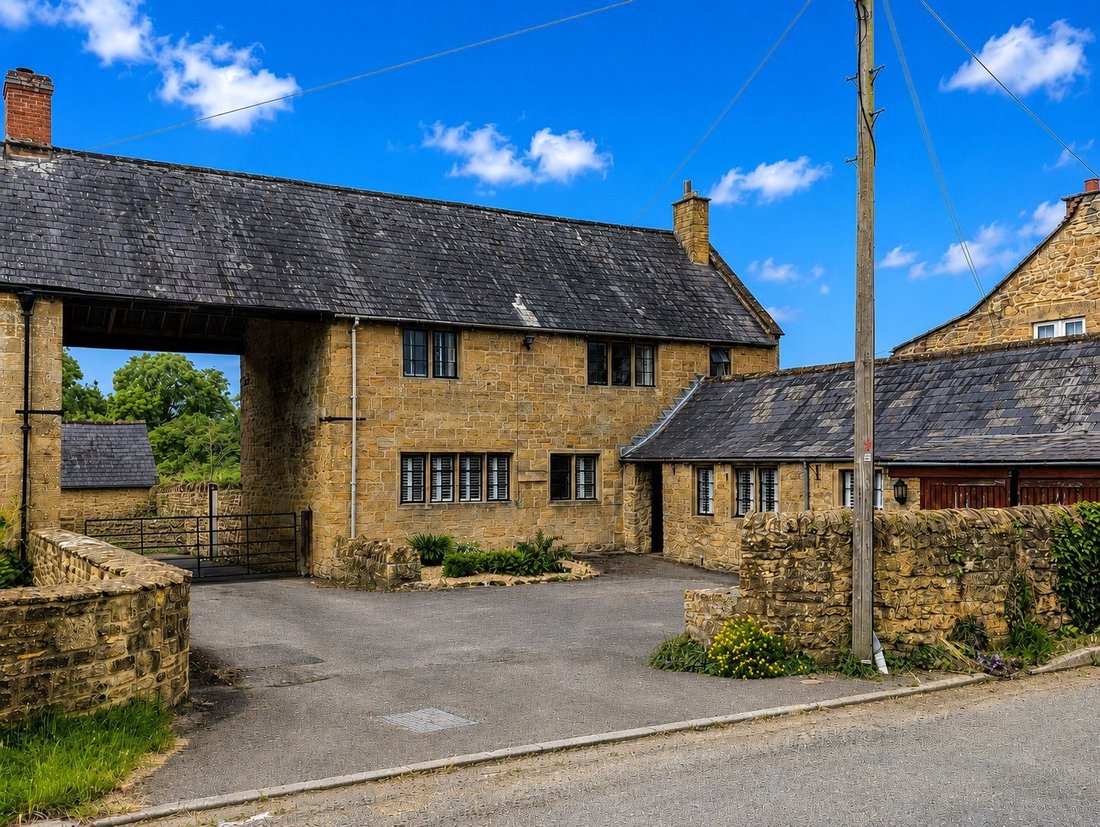 Lower Burrow, Martock, England 1 - 18236146