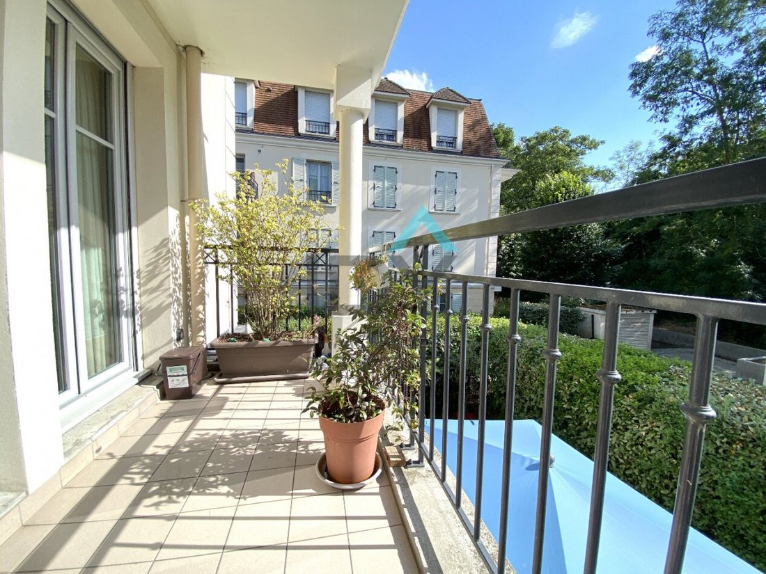 Apartment in Le Port-Marly, Ile-de-France, France 1 - 18243370