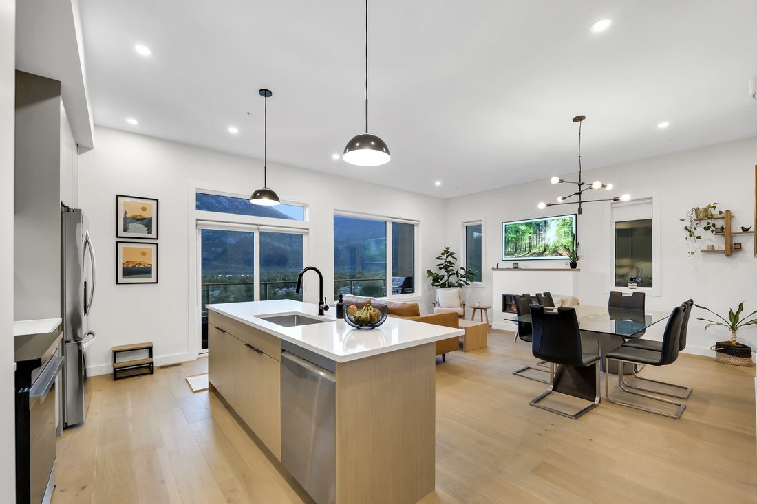 Condo in Squamish, British Columbia, Canada 3 - 18211619
