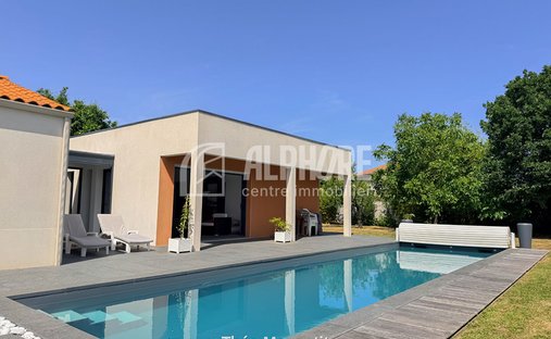 Villa in Olonne-sur-Mer, Les Sables-d'Olonne, France 1
