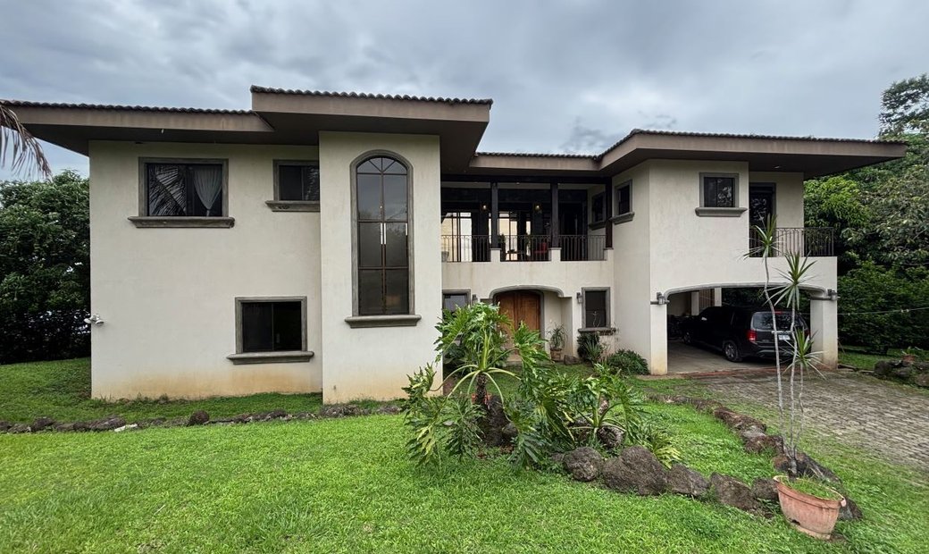 Elegant Colonial Style Home In In Vueltas, Alajuela Province, Costa — free download