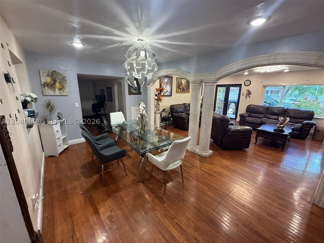 House in Hialeah, Florida, United States 3 - 18241482