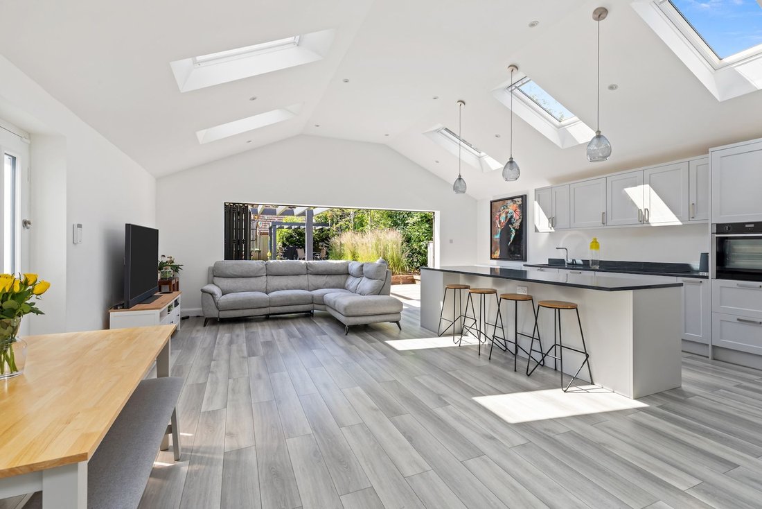 Bungalow in Horsham, England 1 - 18245375