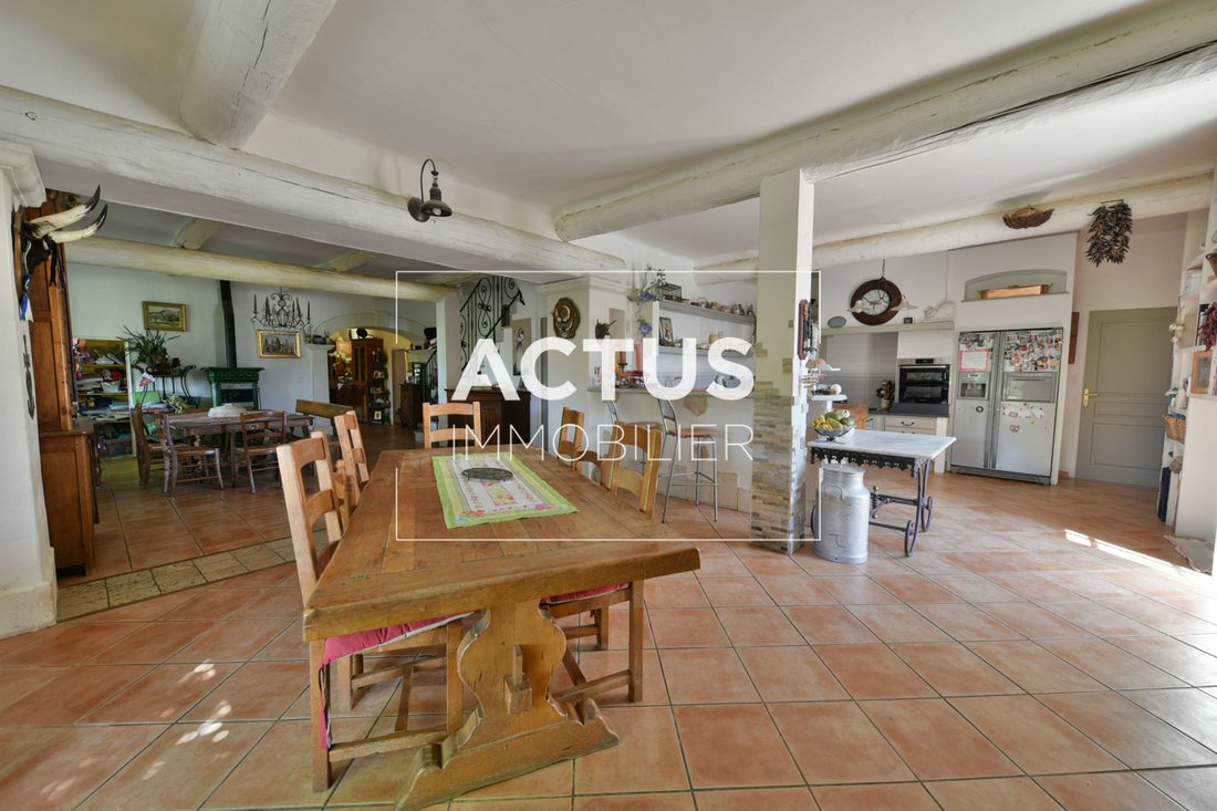 House in Cornillon-Confoux, Provence-Alpes-Côte d'Azur, France 3 - 18237436