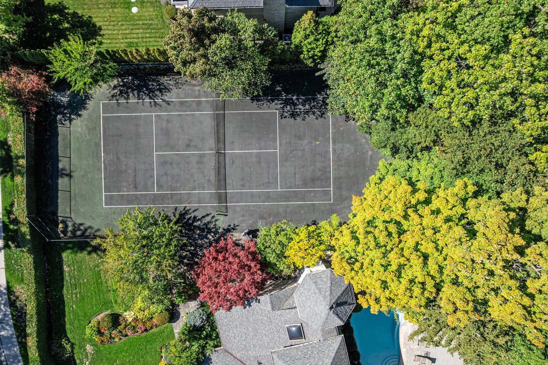 Toronto, Ontario, Canada 3 - 18238847