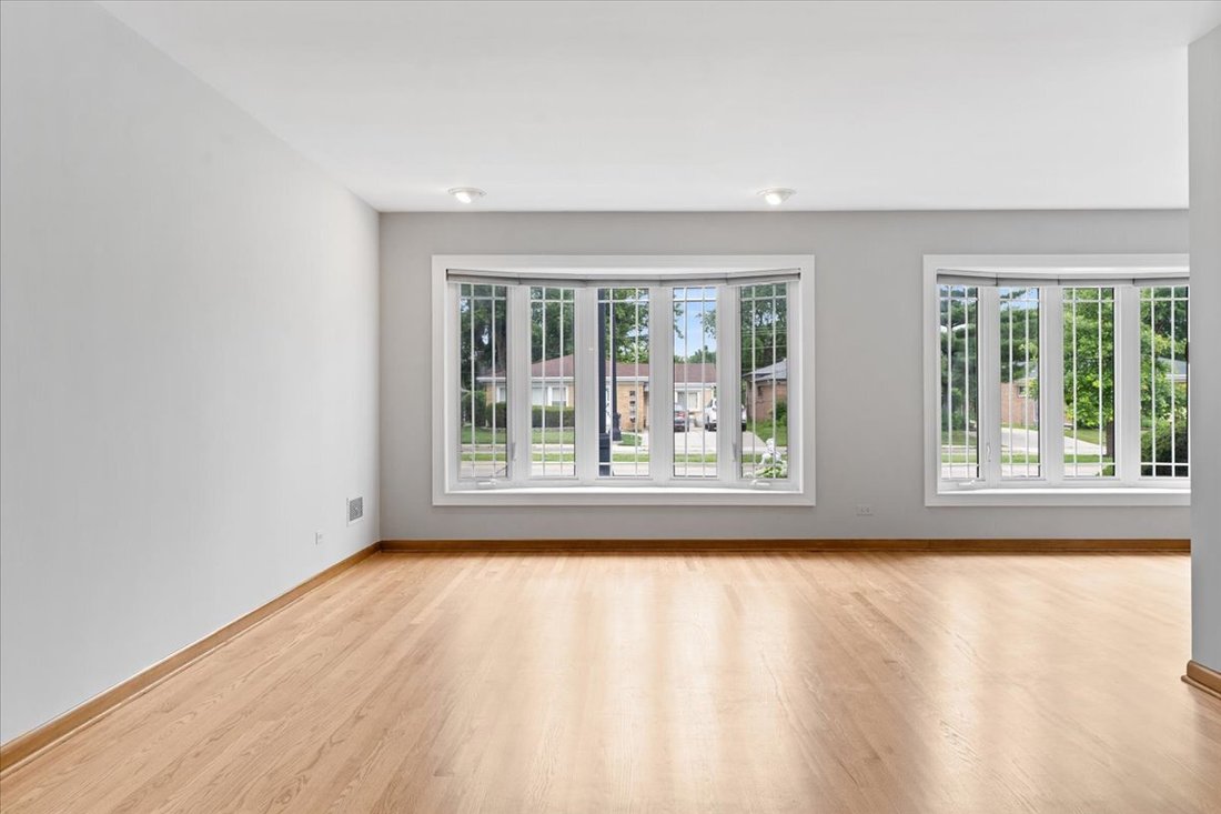 House in Lincolnwood, Illinois, United States 5 - 18244475