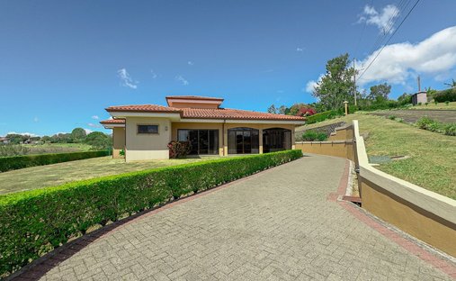 House in Santa Bárbara de Heredia, Heredia Province, Costa Rica 1