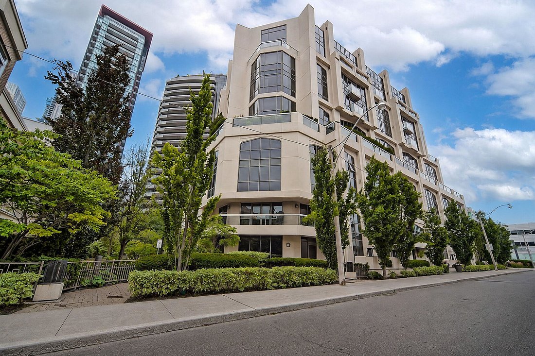 Condo in Toronto, Ontario, Canada 1 - 18238670