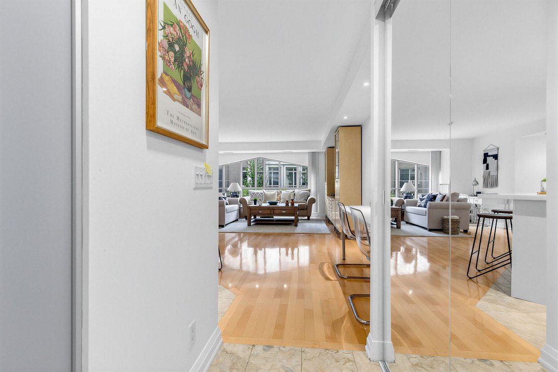 Condo in Toronto, Ontario, Canada 3 - 18238670
