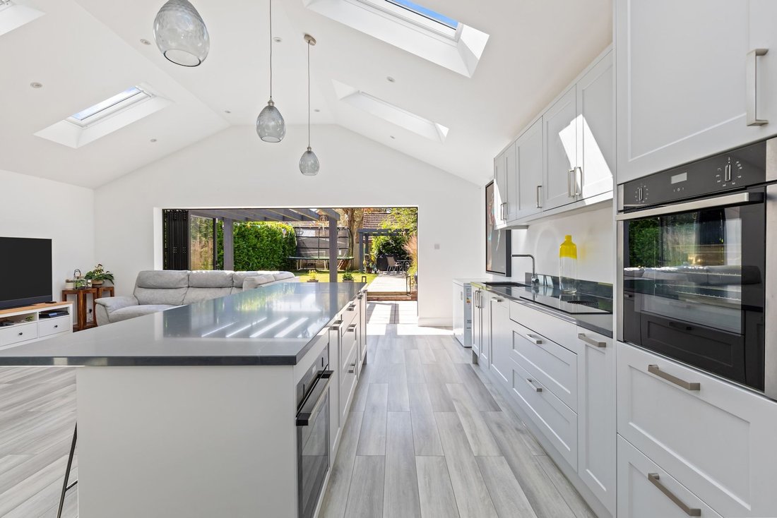 Bungalow in Horsham, England 3 - 18245375