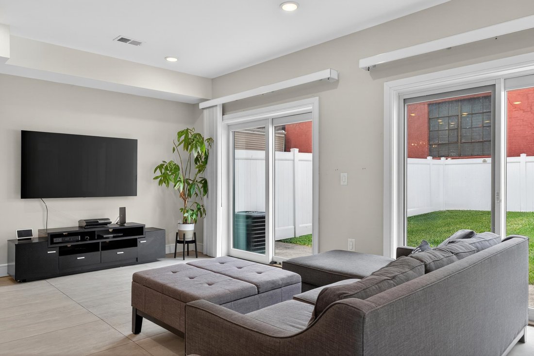 Condo in Jersey City, New Jersey, United States 2 - 18242442