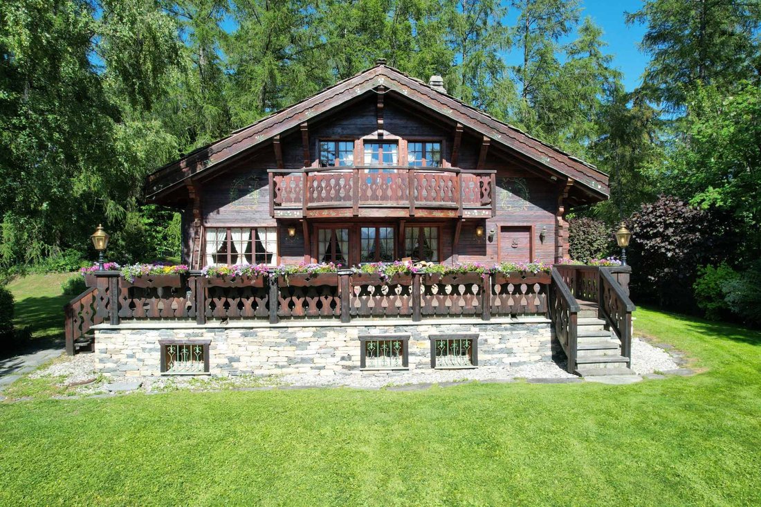 Chalet in Crans-Montana, Valais, Switzerland 2 - 18236042