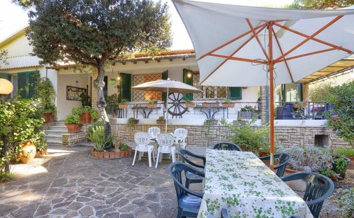 Villa a San Vincenzo, Toscana, Italia 1